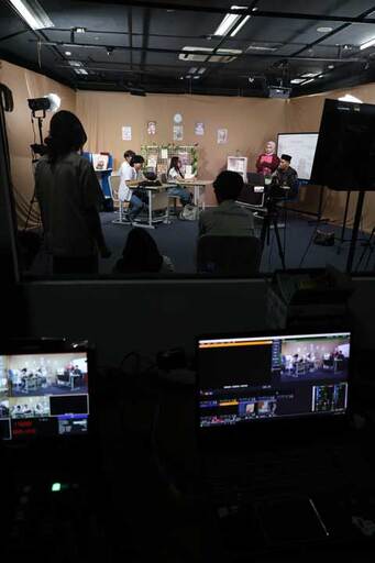 Trusted by 8800 customers