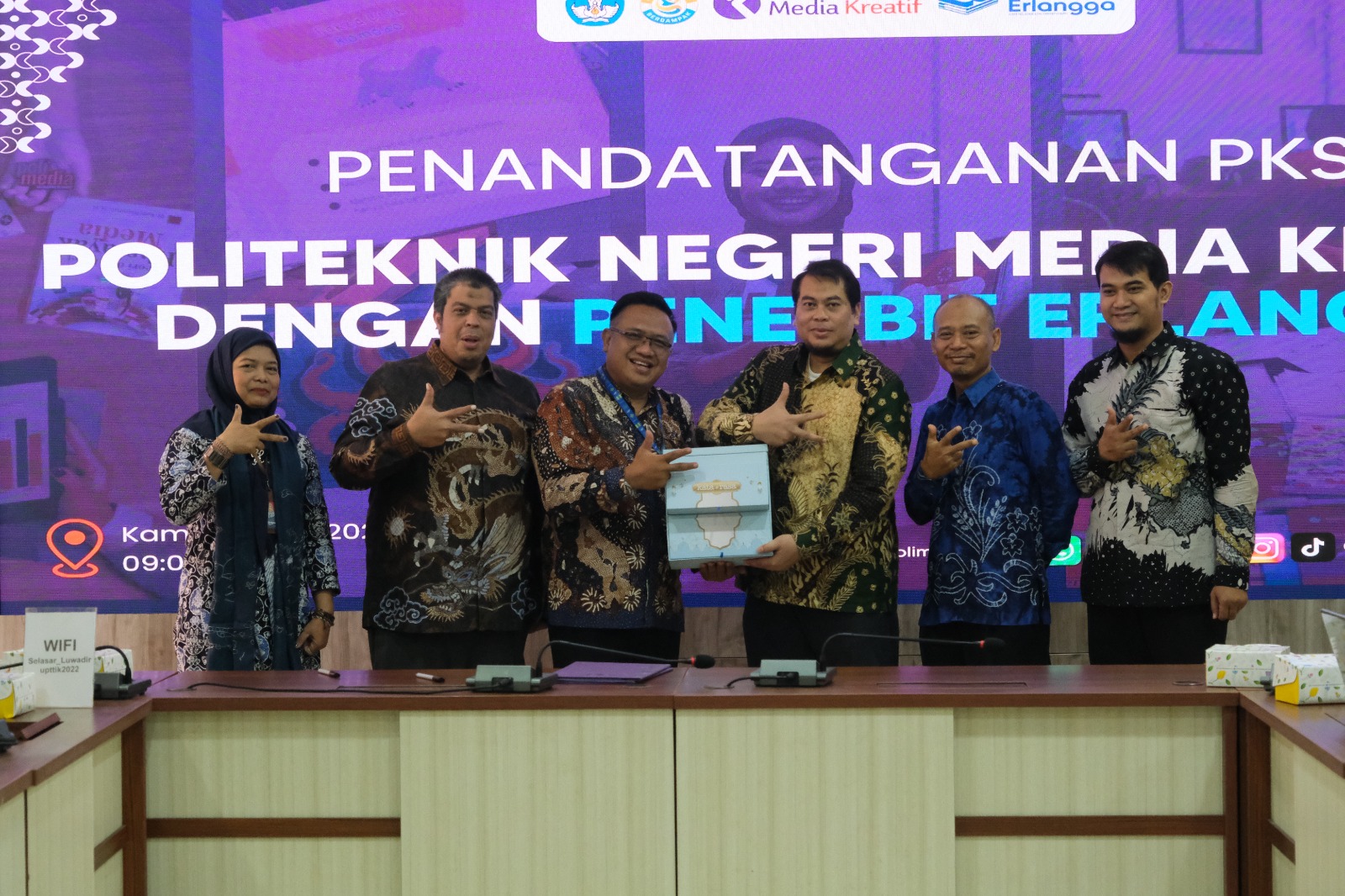 Resmikan Publishing Teaching Factory, Polimedia dan Penerbit Erlangga Perkuat Kolaborasi Pendidikan Vokasi dan Industri Penerbitan
