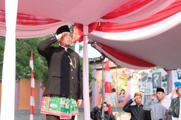 Pelaksanaan upacara 17 Agustus dalam rangka Hari Ulang Tahun Republik Indonesia di Politeknik Negeri Media Kreatif